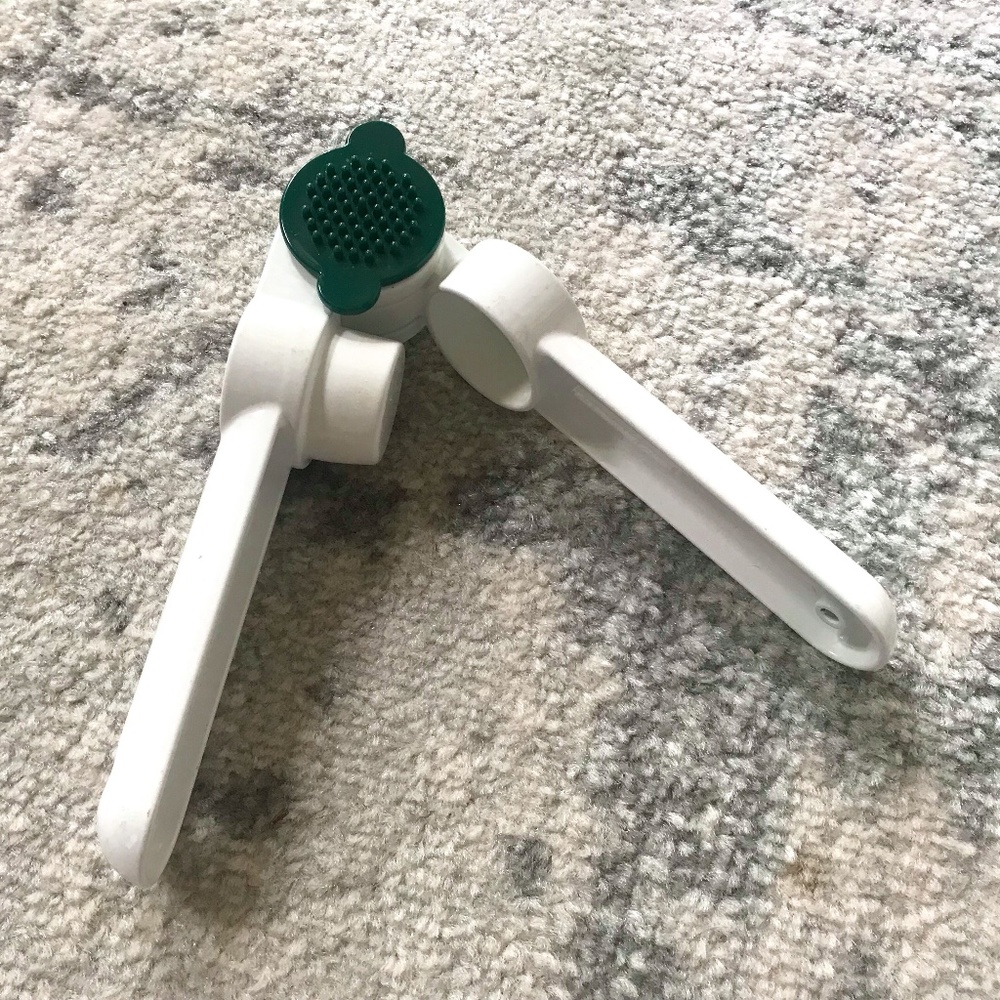 Pampered Chef Garlic Press